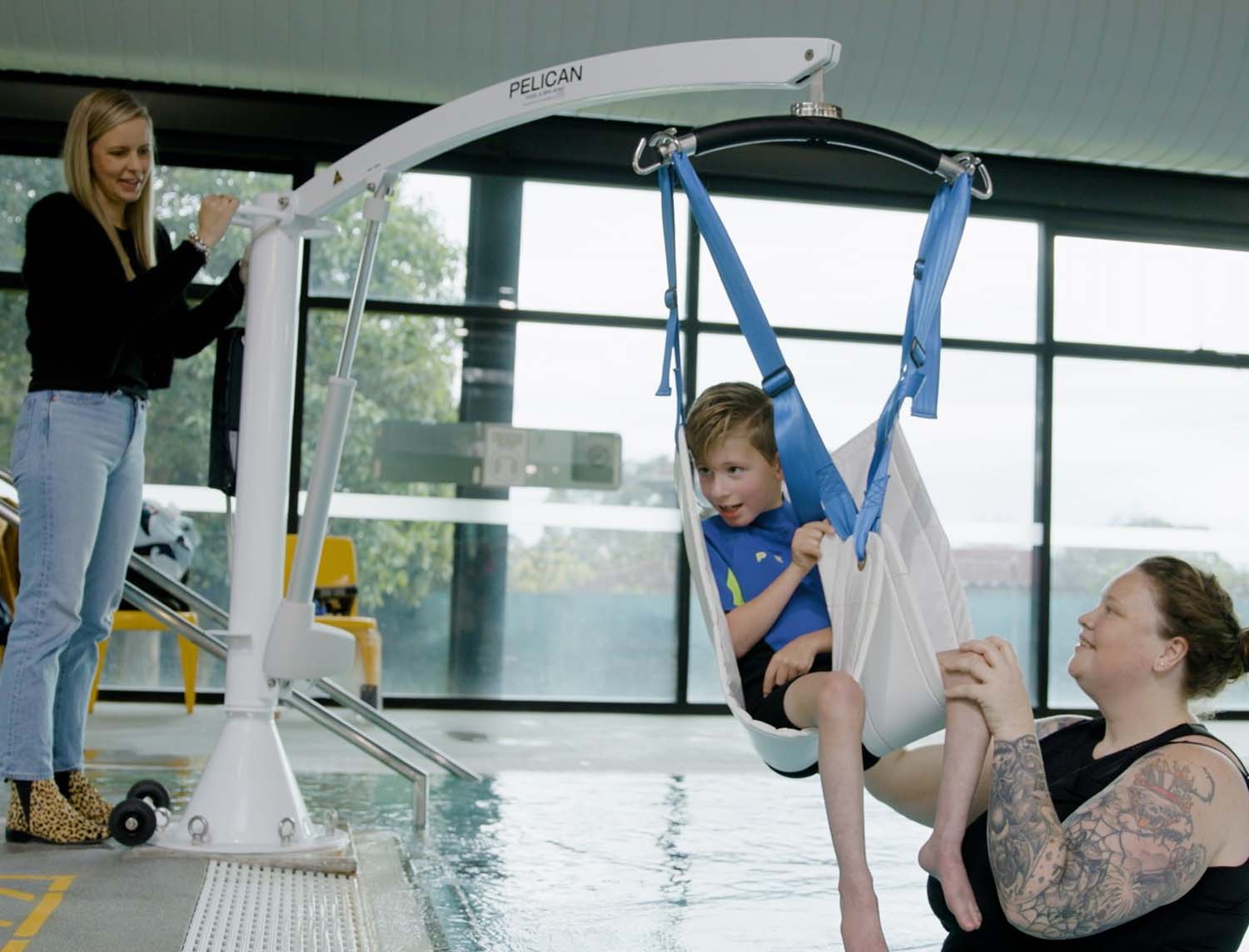 Pelican Pool/Spa Hoist Para Mobility